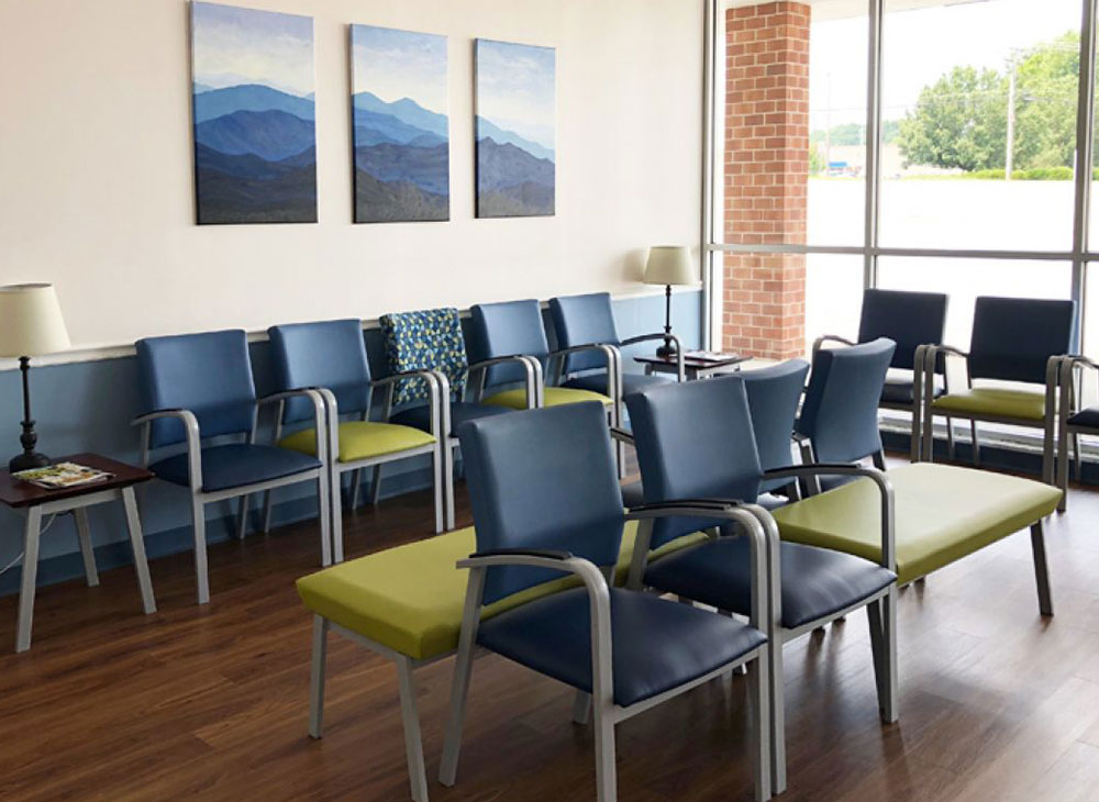 WAITING ROOM/GUEST SEATING